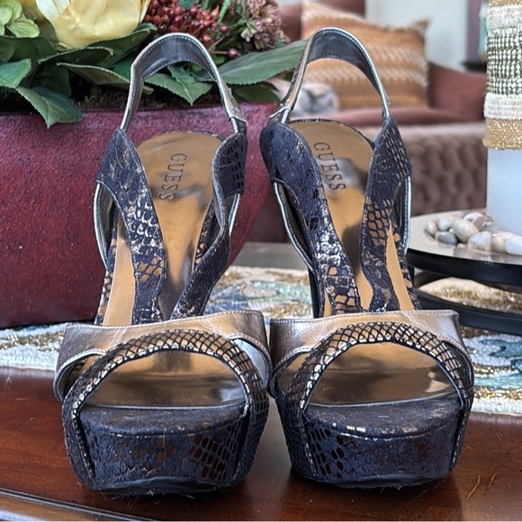 GUESS Genuine Leather Black Metallic Pewter Snakeskin Slingback Platform Heels - Picture 5 of 15